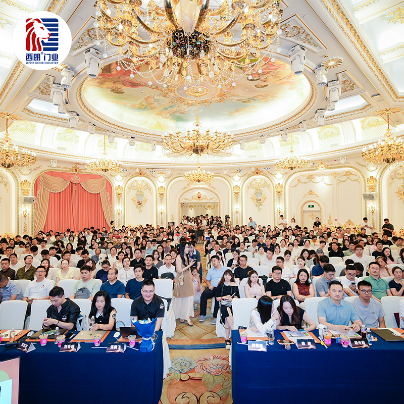比赛现场座无虚席，500 多人的会场.png