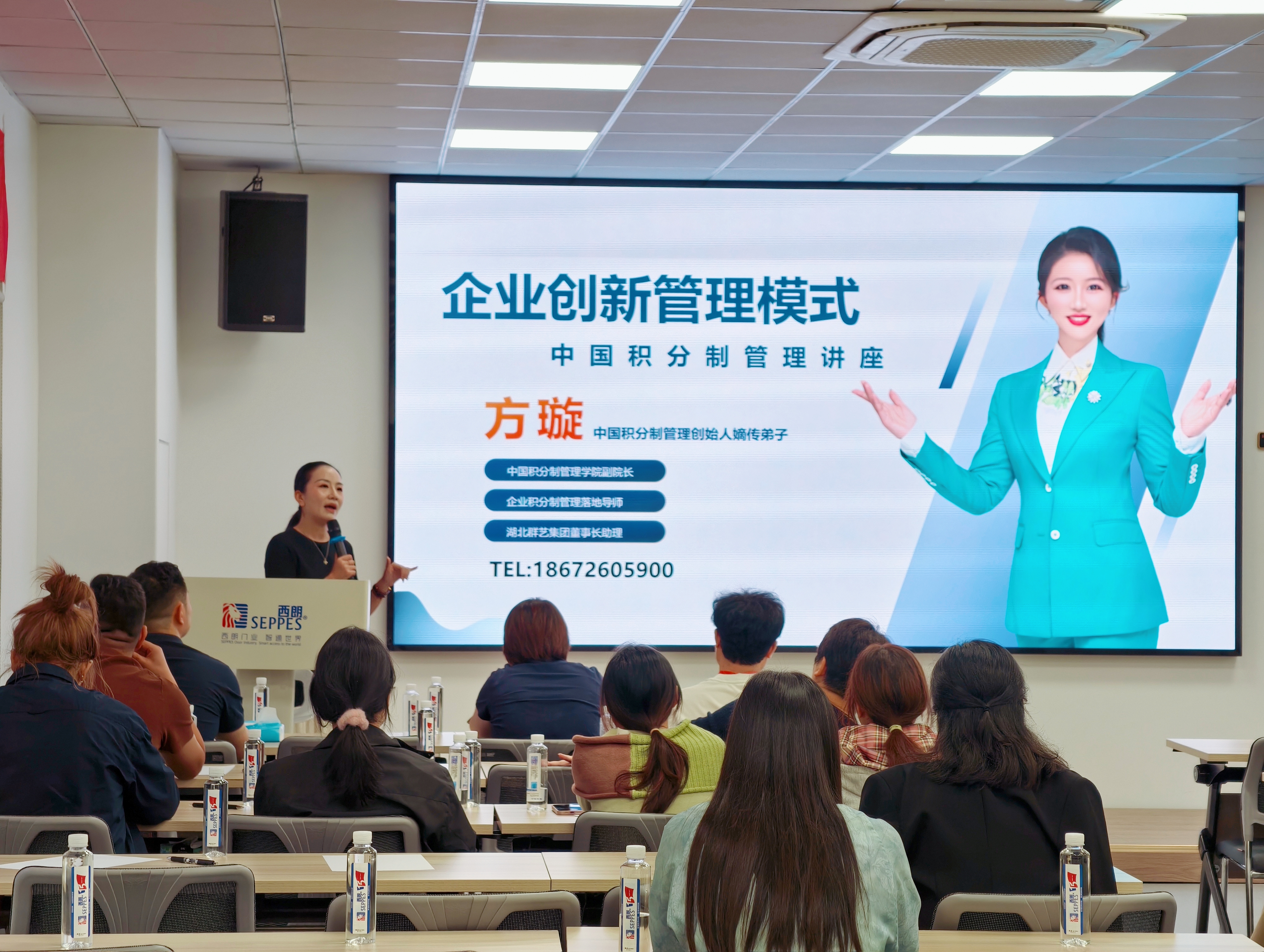 湖北群艺方璇在活动中作专题分享