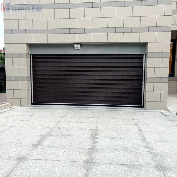 上海欣融实业发展别墅安装西朗品牌车库门