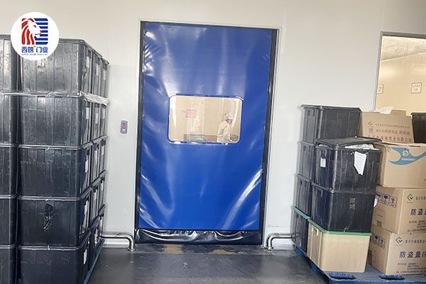 泰兴市康威塑业安装西朗品牌洁净拉链快速门