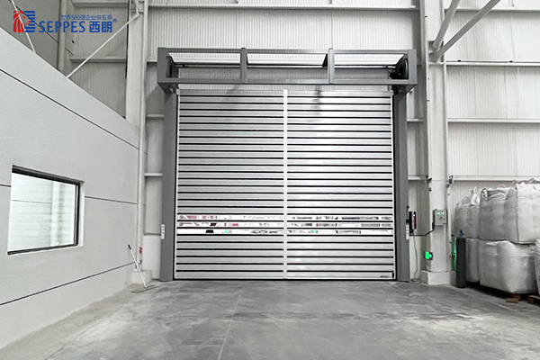 呜咔咔宠物用品车间通道安装西朗涡轮硬质快速门