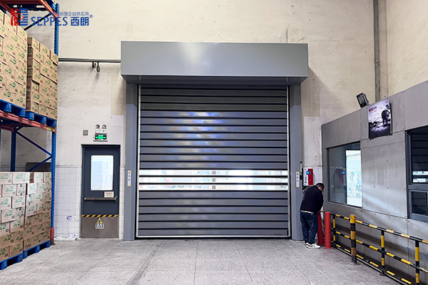 上好佳食品工厂安装西朗涡轮硬质快速门